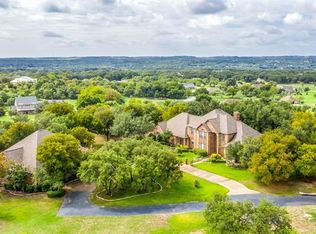 203 Rodeo Dr, Azle, TX 76020