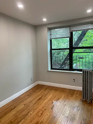 Rented by Halvatzis Realty | media 6