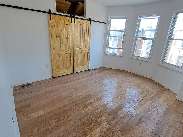1353 W Jerome St #2 — Photo 6