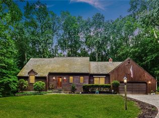 10 Ferro Ct, East Lyme, CT 06333