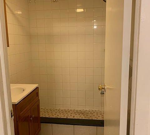 5th image of 1159 Croes Ave