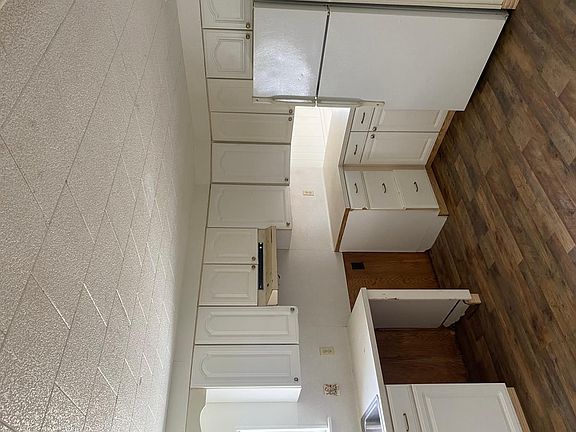 2nd image of 129 Pellissier Ln