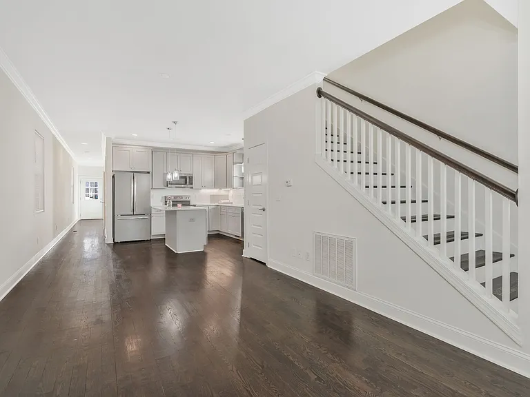 5809B Morrow Rd — Photo 7