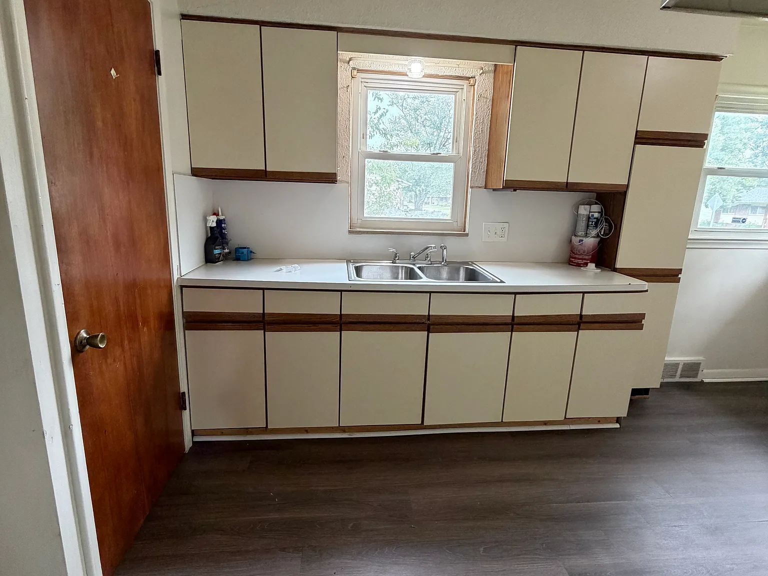 3 bed, 936 sqft, $1,300 — Photo 4