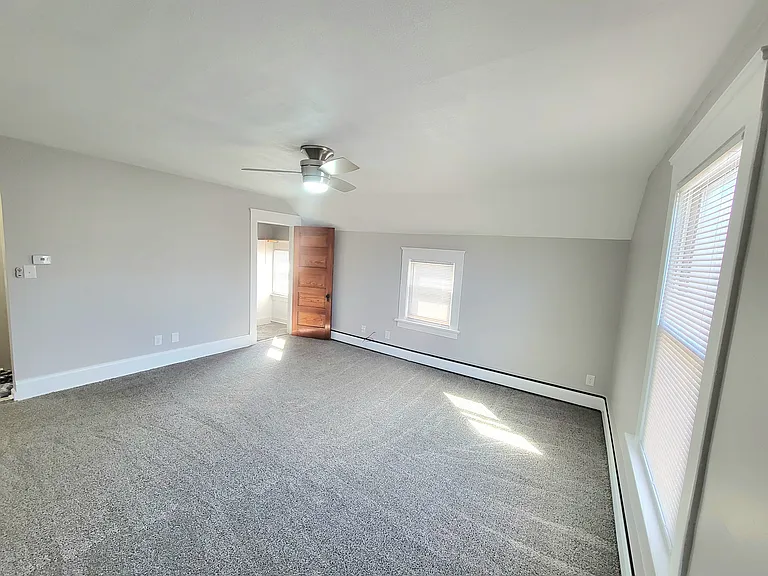 56 W Oxford St — Photo 5