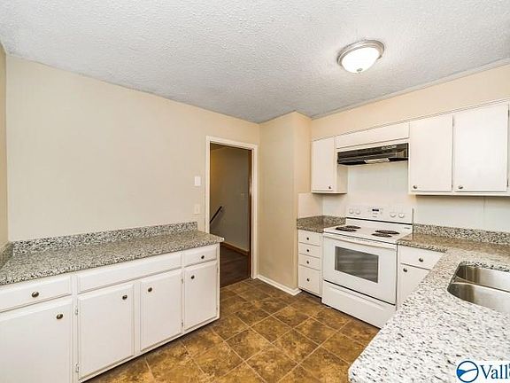 3rd image of 4018 Sewall Dr SW