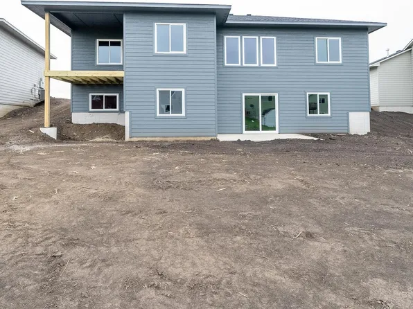 124 Skyline Dr, Valley Springs, SD 57068