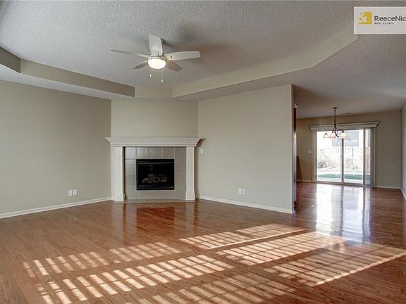 5th image of 107 SW Sun Garden St