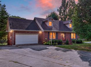 135 Springmont Dr, Hopkinsville, KY 42240