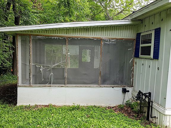5th image of 504 Lawrence Ave