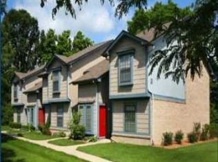 17400 Cedar Lake Cir, Northville, MI 48168