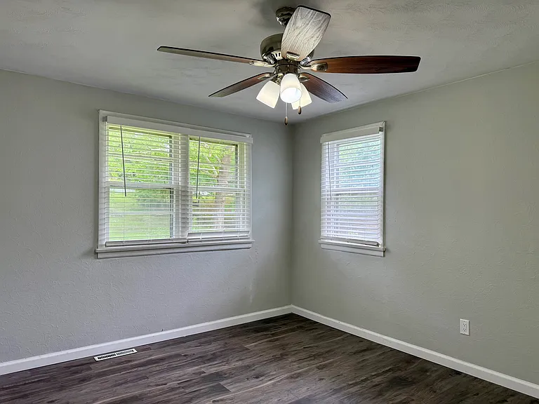 1156 Royal Dr — Photo 9