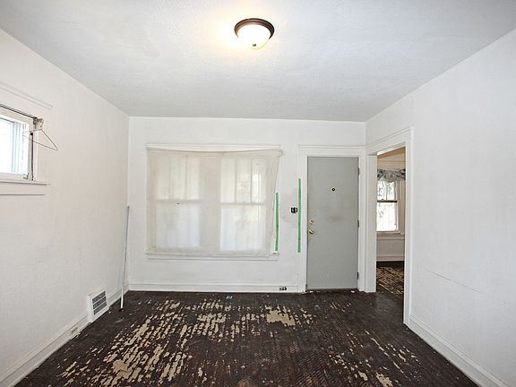 3rd image of 12404 Revere Ave
