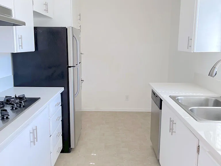 *IMAGES: Model Unit -Vacant units might differ slightly, inquire within for images/video from our manager*