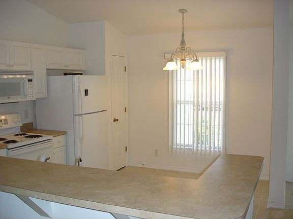 2nd image of 1014 NE 5th Ave