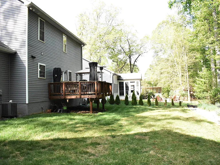 526 Monticello Cir — Photo 35