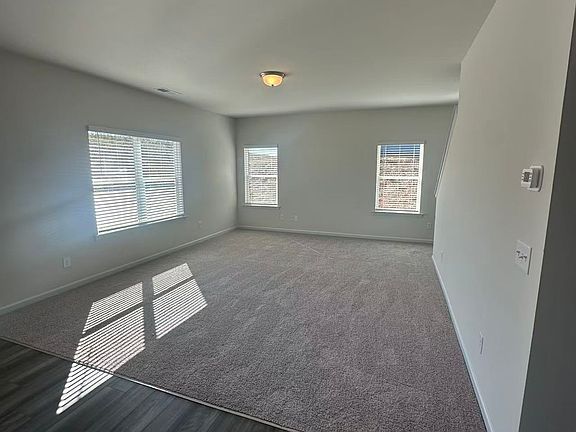 4th image of 829 Kensington St