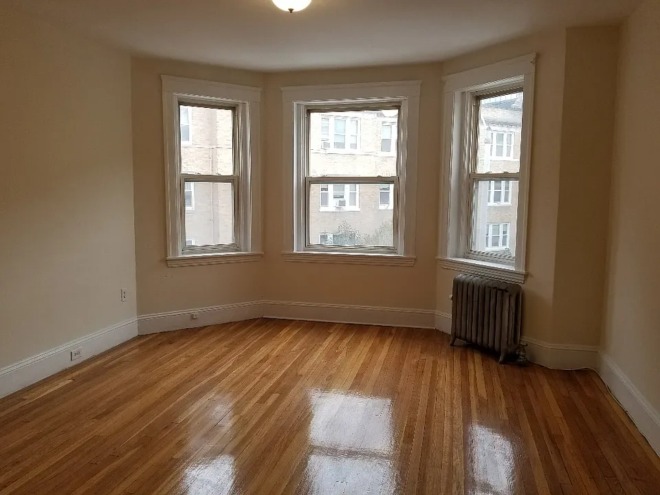 299 Freeman St #4L
