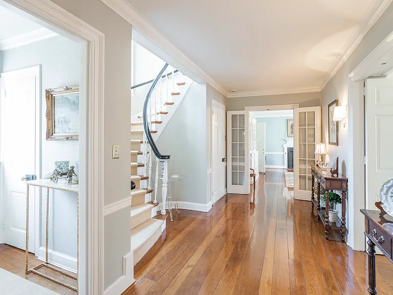 601 Harriton Rd — Photo 49