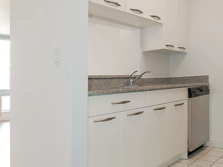 150 E 44th St #45D — Photo 5