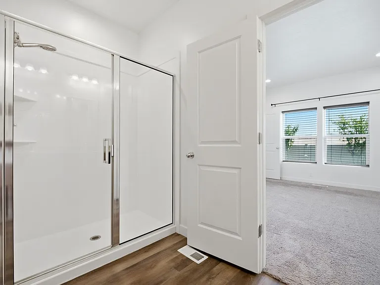394 W Parkway Dr — Photo 16