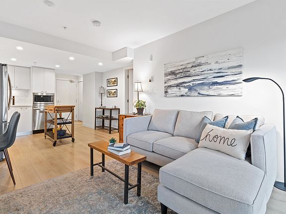 4th image of 1519 Crown St #503