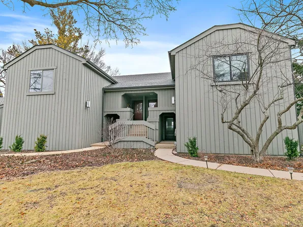 25 Shoreline Rd APT D, Lake Barrington, IL 60010