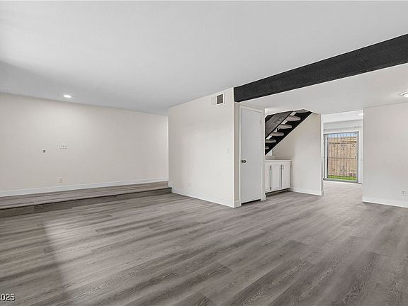 3rd image of 3305 Fairview Ln