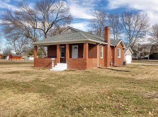 1402 N Harrison St, Litchfield, IL 62056