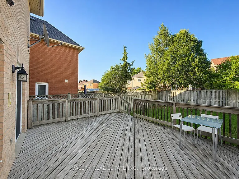 12 Letty Ave — Photo 16