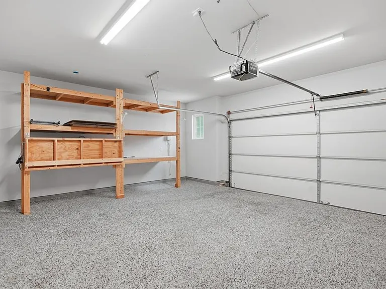 2431 Valencia Crst — Photo 20