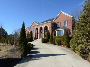 7N398 Windsor Dr, St Charles, IL 60175