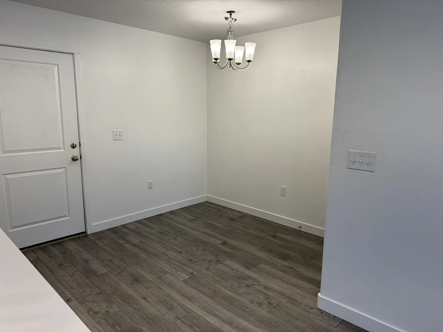 3 bed, 1311 sqft, $1,995 — Photo 3