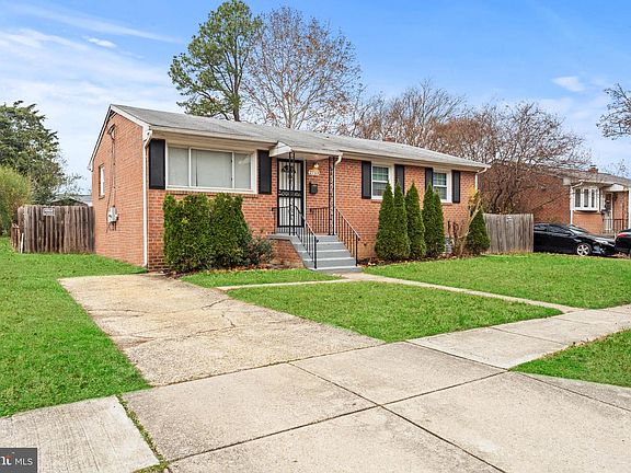 3rd image of 2713 Pinecreek Pl