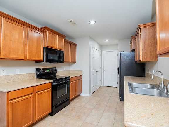 4th image of 311 James Dr
