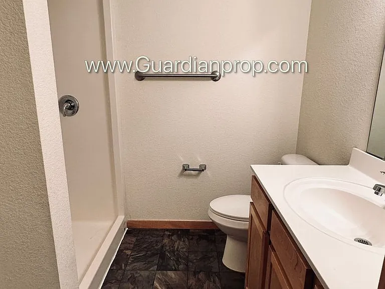 811 4th St SE #313 — Photo 11