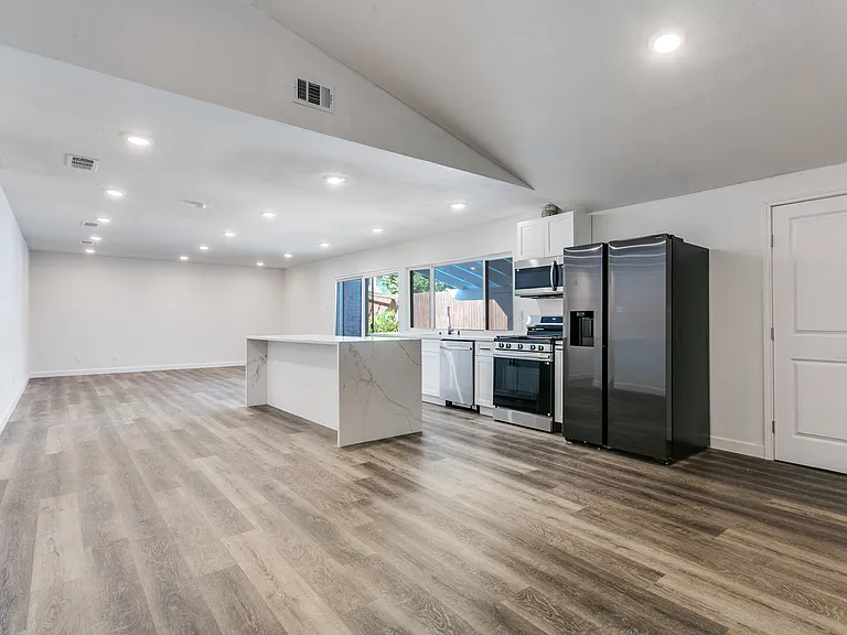 1535 Carnation Dr — Photo 11