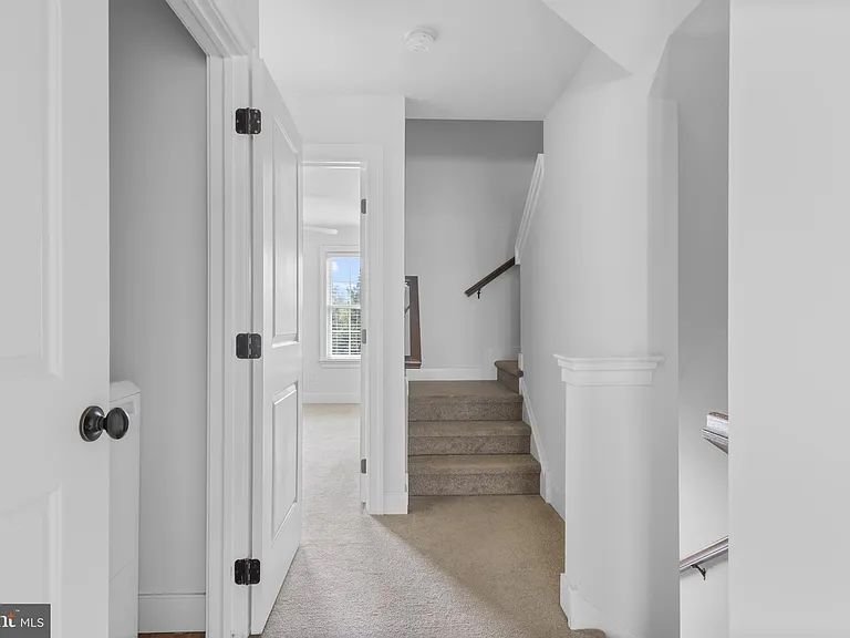 619 W Mulberry St — Photo 24