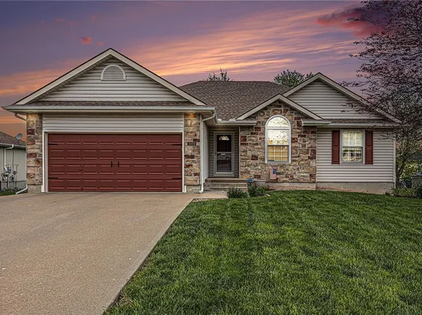 1008 Granada Dr, Raymore, MO 64083