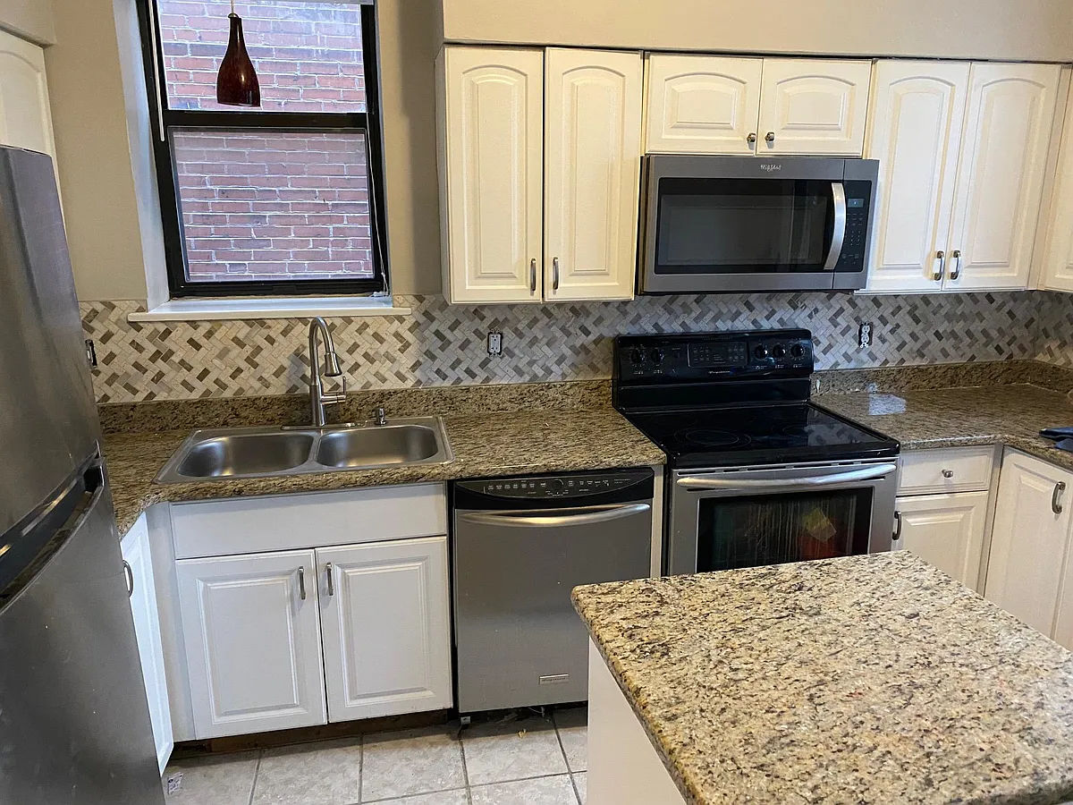 Building Photo - 5774 McPherson Ave #1