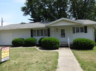 810 2nd St, Henry, IL 61537