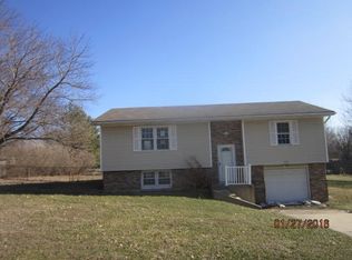 112 Edgewood Dr, Hallsville, MO 65255