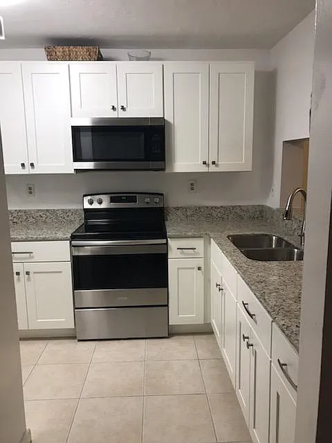 2 bed, 1000 sqft, $2,300 — Photo 3
