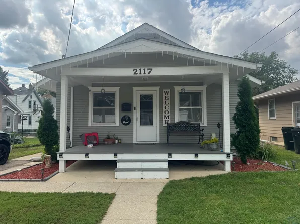 2117 S Saint Marys St, Sioux City, IA 51106