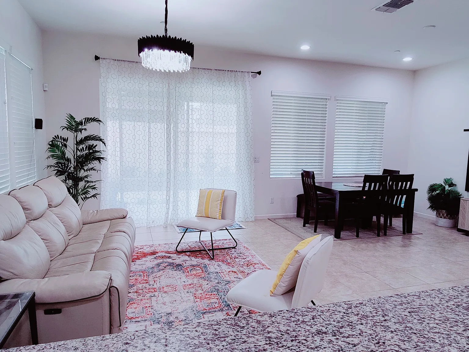 4 bed, 2374 sqft, $3,190 — Photo 4