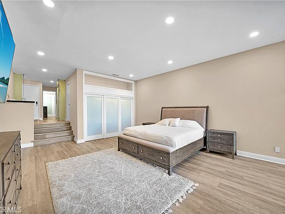 5th image of 6207 Marina Pacifica Dr N Key 17