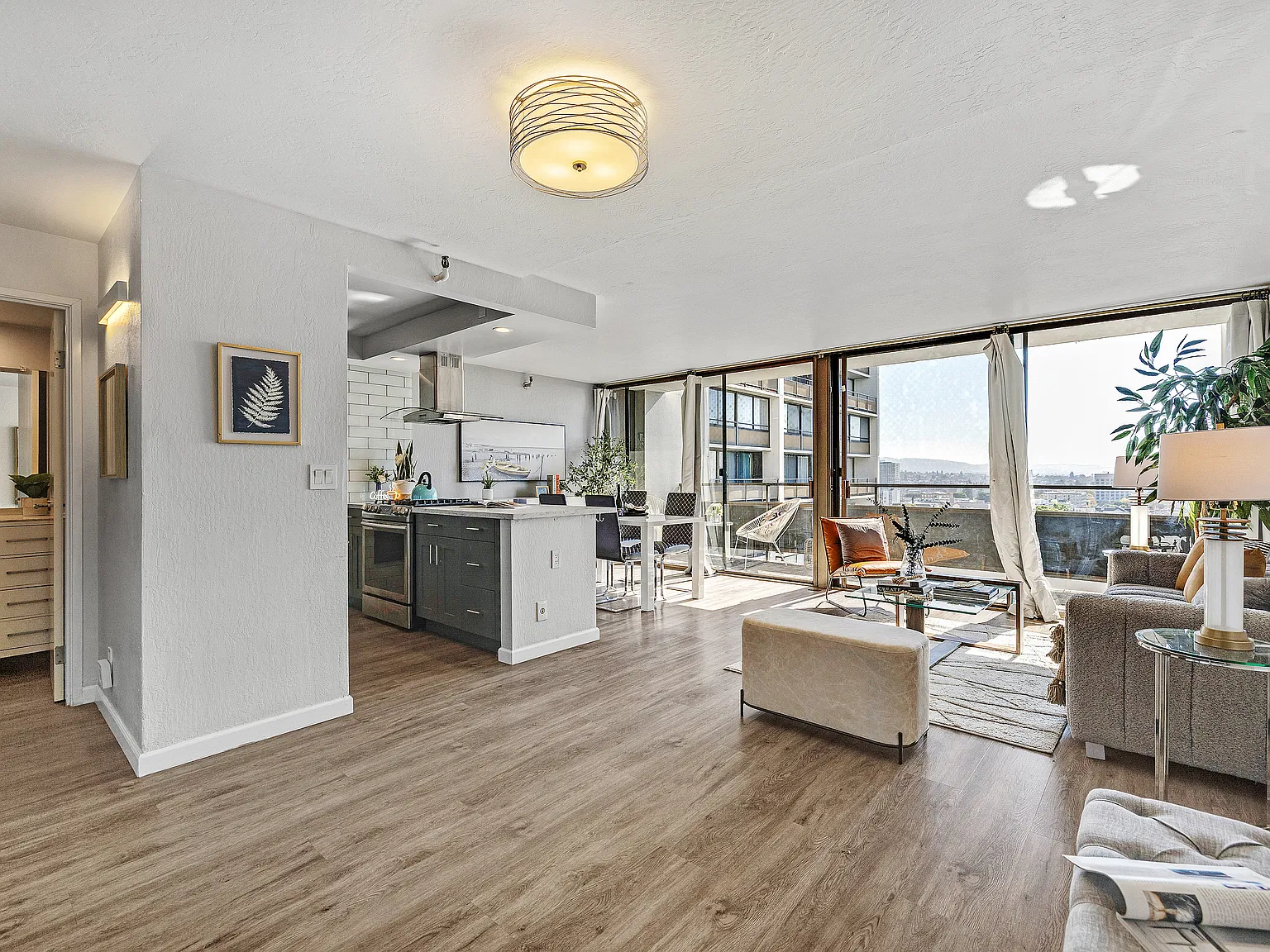 2 bed, 1.5 bath, 1200 sqft, $3,100 — Photo 2