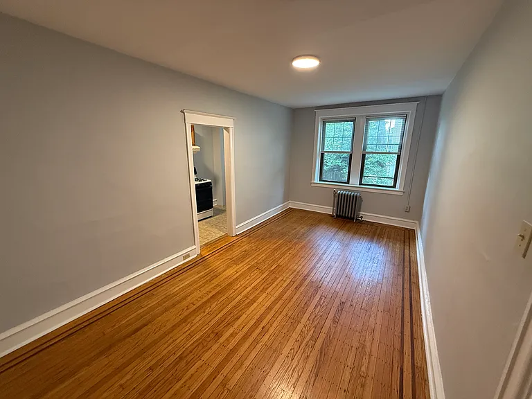 216 S Carol Blvd — Photo 18