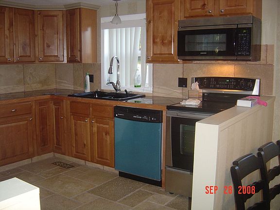 Stainless Appliances, Granite counters, Alder Cabinets