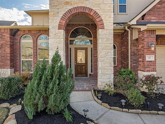 3rd image of 95 W Wading Pond Cir